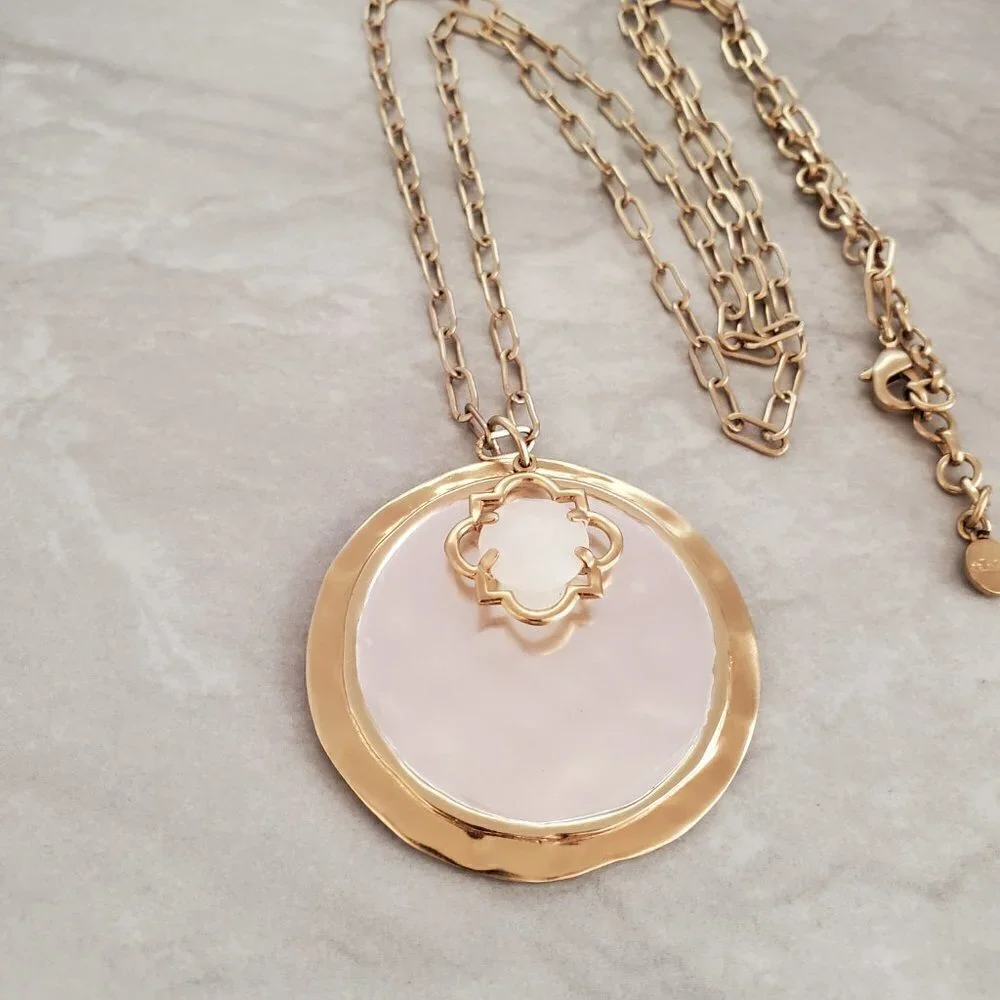 ✨ Stella and Dot Gold Silver Hammared Agate Distressed Pendant Necklace ✨
